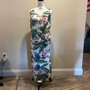 Vintage Iolani wrap skirt and top. Size L